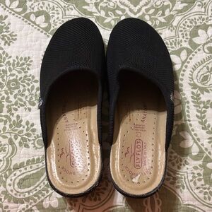 Fly Flot Black Mesh Clogs